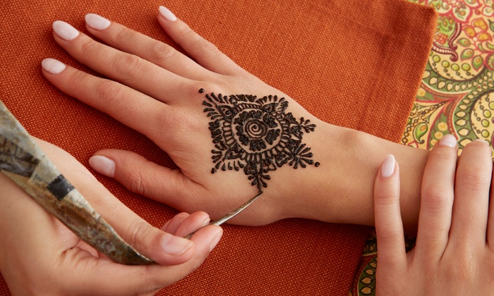 Những lý do khiến giới trẻ mê mệt trào lưu vẽ henna - Music's Blog